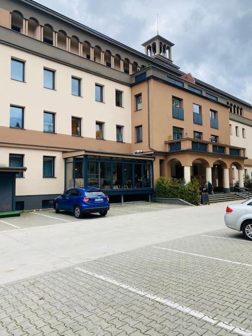 Kysucke Nove Mesto Residence Park Lovely Apartman With Private Parking מראה חיצוני תמונה