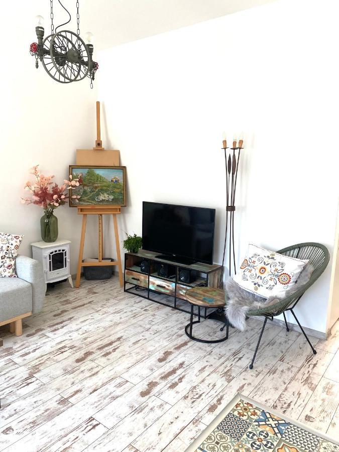 Kysucke Nove Mesto Residence Park Lovely Apartman With Private Parking מראה חיצוני תמונה
