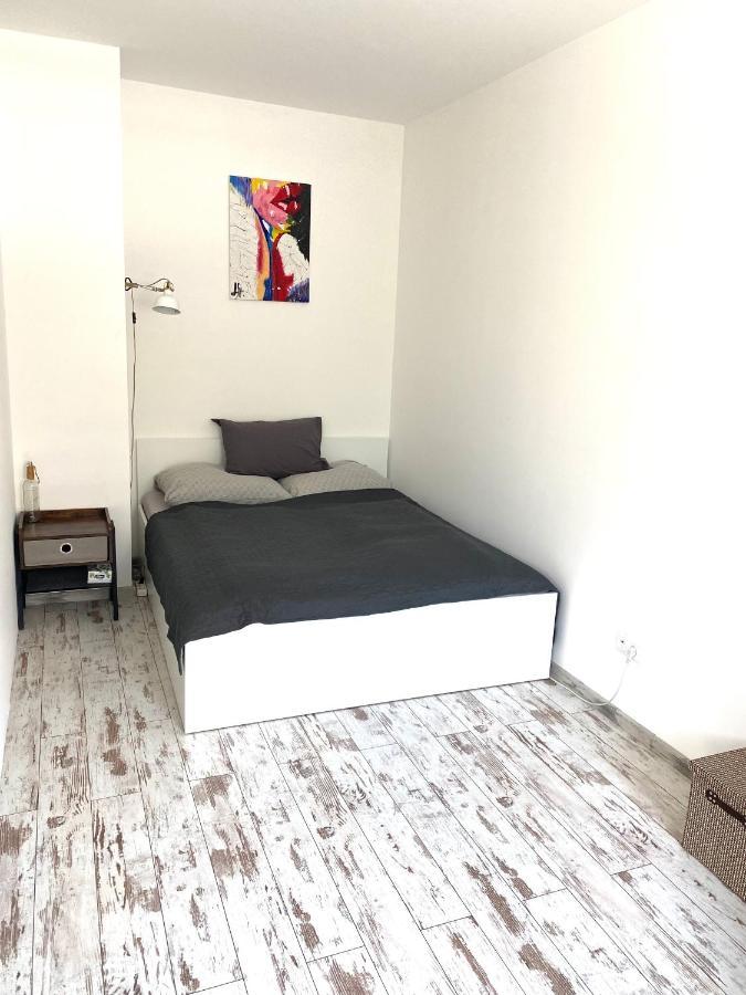 Kysucke Nove Mesto Residence Park Lovely Apartman With Private Parking מראה חיצוני תמונה